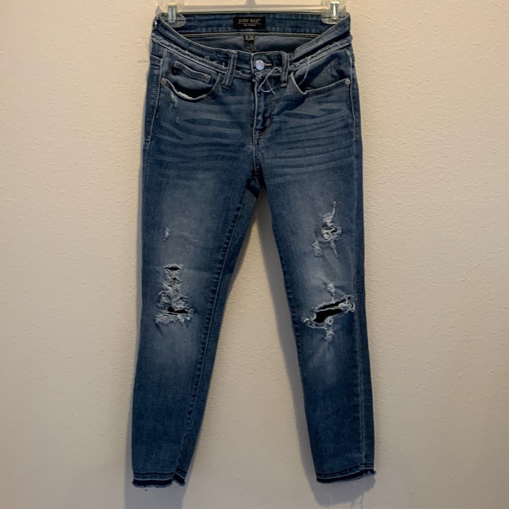 JUDY BLUE Los Angeles Style#JB82357MD. Size 3/26. Mid- Rise Distressed.